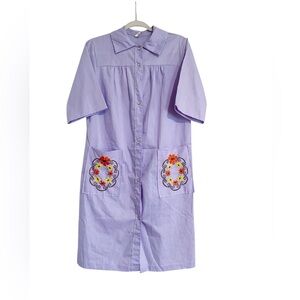 Vintage 60s House Dress/Housecoat With Embroidered Floral Patch Pockets Small